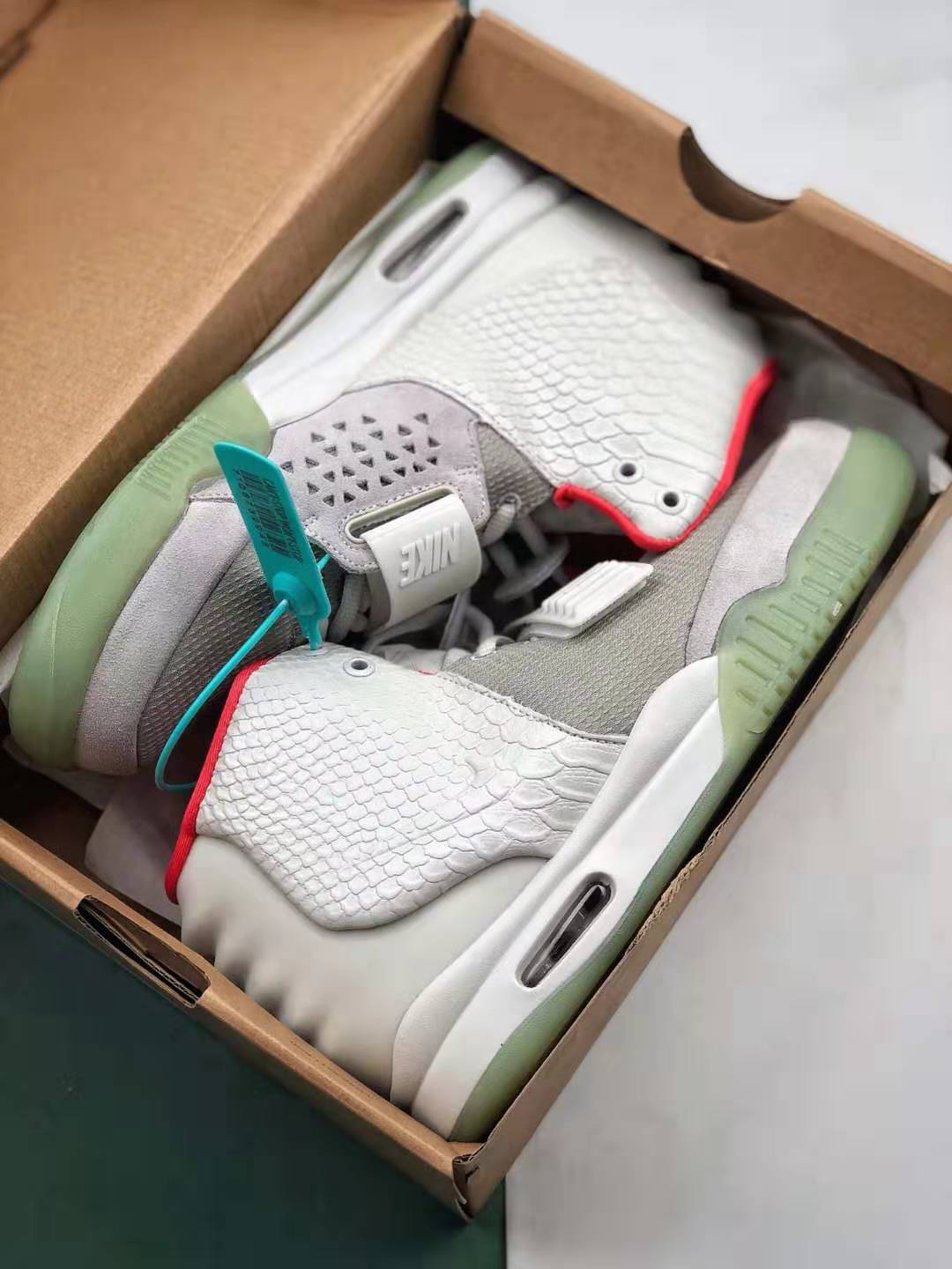 Nike Air Yeezy 2 NRG 'Pure Platinum' 508214-010 - Limited Edition Sneakers Nike Air Yeezy 2 NRG 'Pure Platinum' 508214-010 - Limited Edition Sneakers