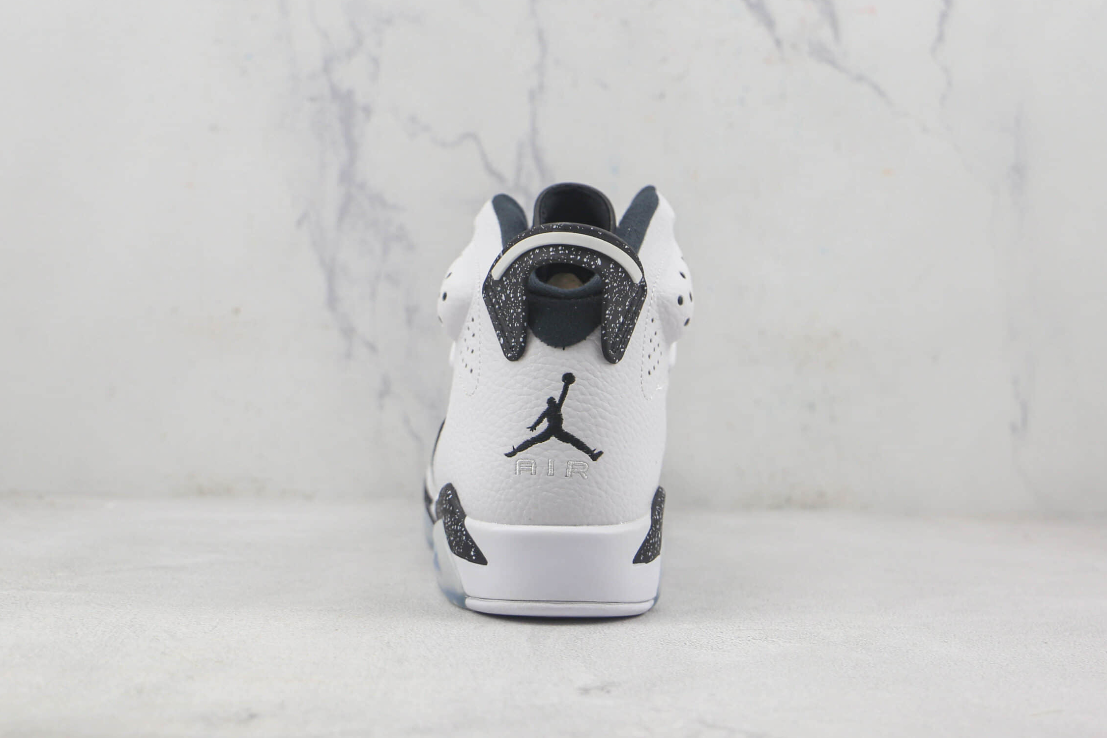 Air Jordan 6 Retro 'Oreo' 384664-101 - Limited Edition Sneakers Air Jordan 6 Retro 'Oreo' 384664-101 - Limited Edition Sneakers