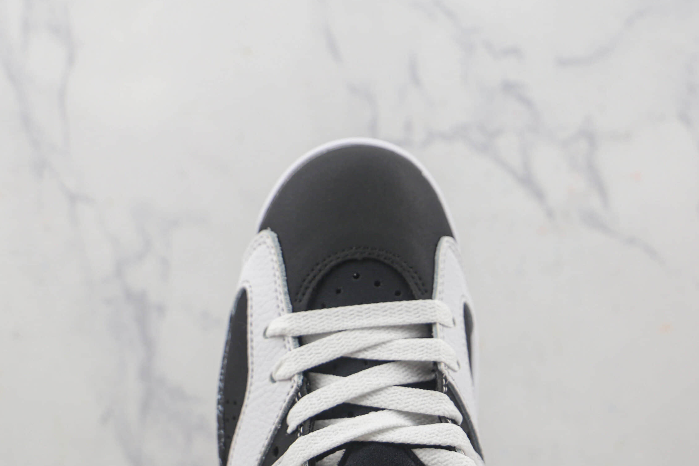 Air Jordan 6 Retro 'Oreo' 384664-101 - Limited Edition Sneakers Air Jordan 6 Retro 'Oreo' 384664-101 - Limited Edition Sneakers