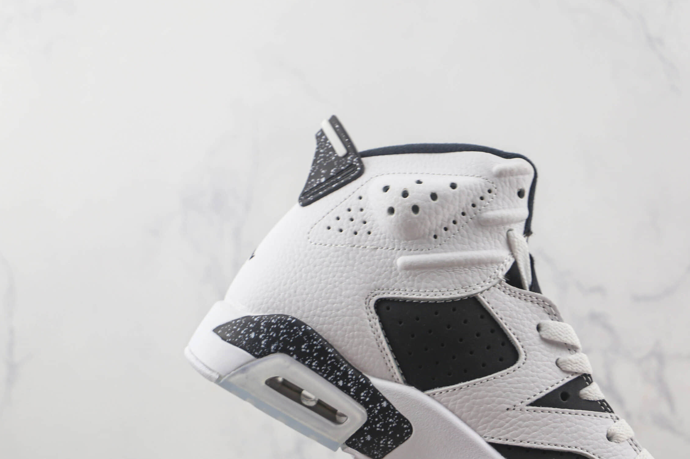 Air Jordan 6 Retro 'Oreo' 384664-101 - Limited Edition Sneakers Air Jordan 6 Retro 'Oreo' 384664-101 - Limited Edition Sneakers