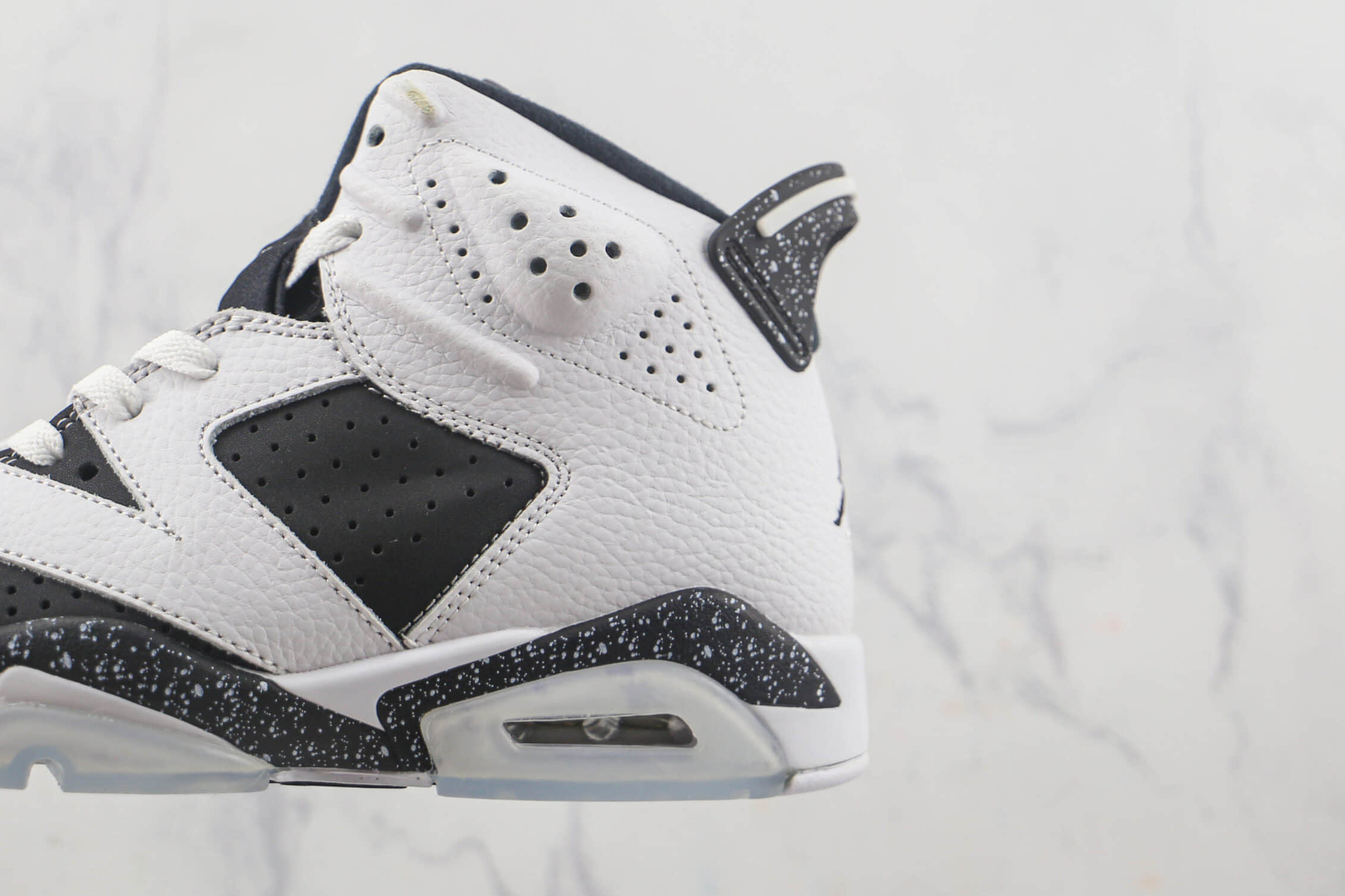 Air Jordan 6 Retro 'Oreo' 384664-101 - Limited Edition Sneakers Air Jordan 6 Retro 'Oreo' 384664-101 - Limited Edition Sneakers