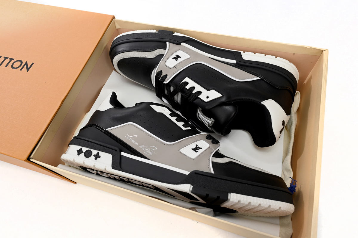 Louis Vuitton Trainer Black Grey 1AAHS2 - Stylish and Sophisticated Footwear Louis Vuitton Trainer Black Grey 1AAHS2 - Stylish and Sophisticated Footwear
