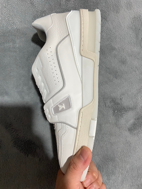 New Louis Vuitton Trainer White Litchi Pattern FD0221 - Exclusive Designer Sneakers for Sale New Louis Vuitton Trainer White Litchi Pattern FD0221 - Exclusive Designer Sneakers for Sale