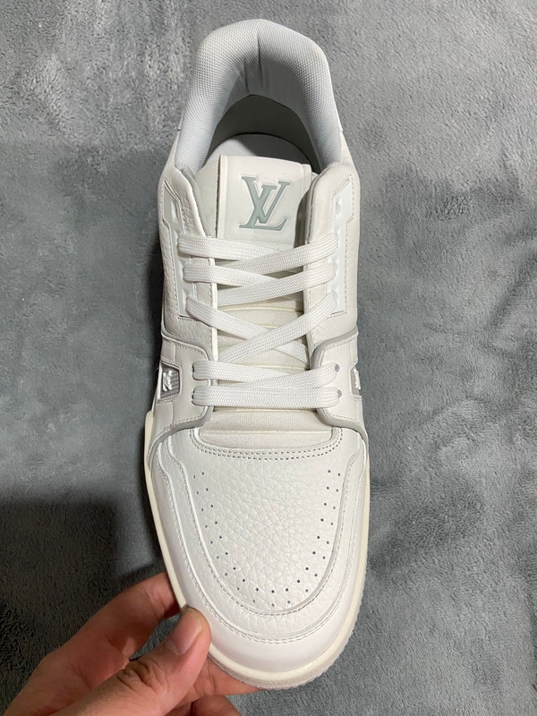 New Louis Vuitton Trainer White Litchi Pattern FD0221 - Exclusive Designer Sneakers for Sale New Louis Vuitton Trainer White Litchi Pattern FD0221 - Exclusive Designer Sneakers for Sale