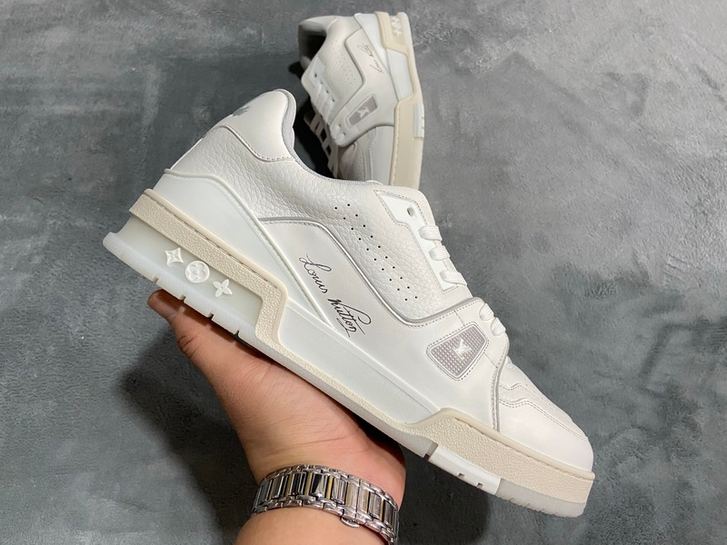 New Louis Vuitton Trainer White Litchi Pattern FD0221 - Exclusive Designer Sneakers for Sale New Louis Vuitton Trainer White Litchi Pattern FD0221 - Exclusive Designer Sneakers for Sale