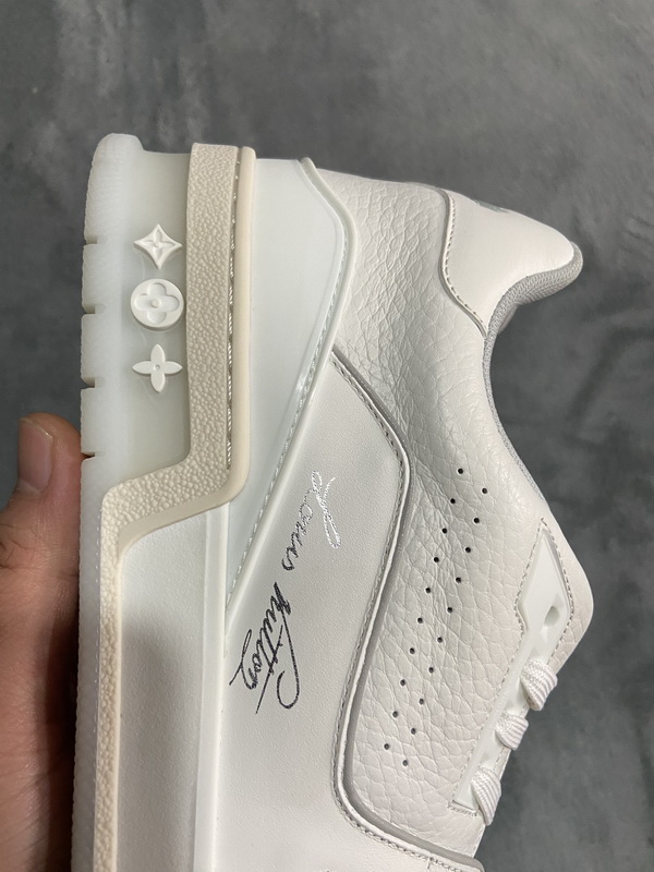New Louis Vuitton Trainer White Litchi Pattern FD0221 - Exclusive Designer Sneakers for Sale New Louis Vuitton Trainer White Litchi Pattern FD0221 - Exclusive Designer Sneakers for Sale
