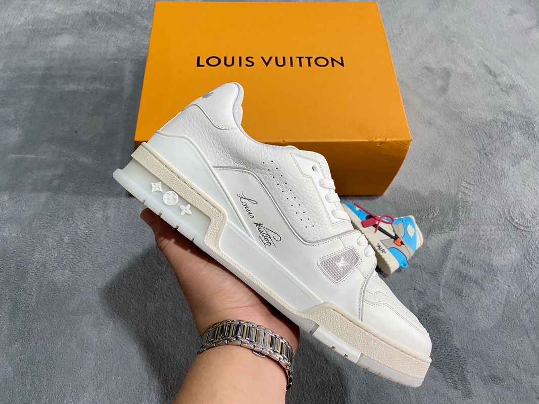 New Louis Vuitton Trainer White Litchi Pattern FD0221 - Exclusive Designer Sneakers for Sale New Louis Vuitton Trainer White Litchi Pattern FD0221 - Exclusive Designer Sneakers for Sale