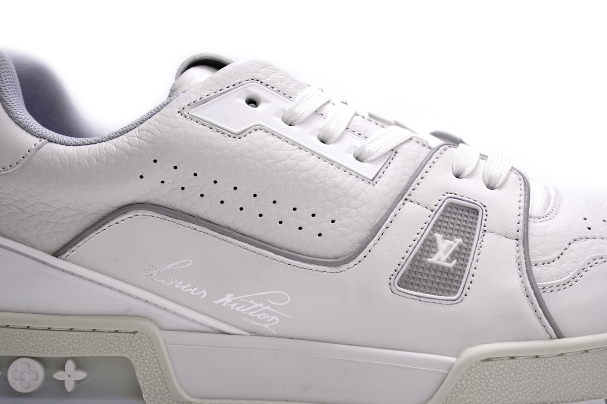 New Louis Vuitton Trainer White Litchi Pattern FD0221 - Exclusive Designer Sneakers for Sale New Louis Vuitton Trainer White Litchi Pattern FD0221 - Exclusive Designer Sneakers for Sale