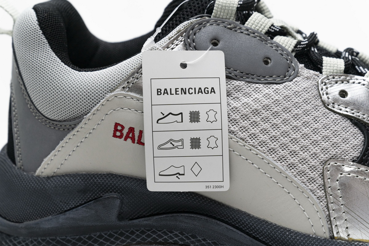 Balenciaga Triple S Black Silver 541624 W09E1 7320 - Sleek and Stylish Sneakers Balenciaga Triple S Black Silver 541624 W09E1 7320 - Sleek and Stylish Sneakers