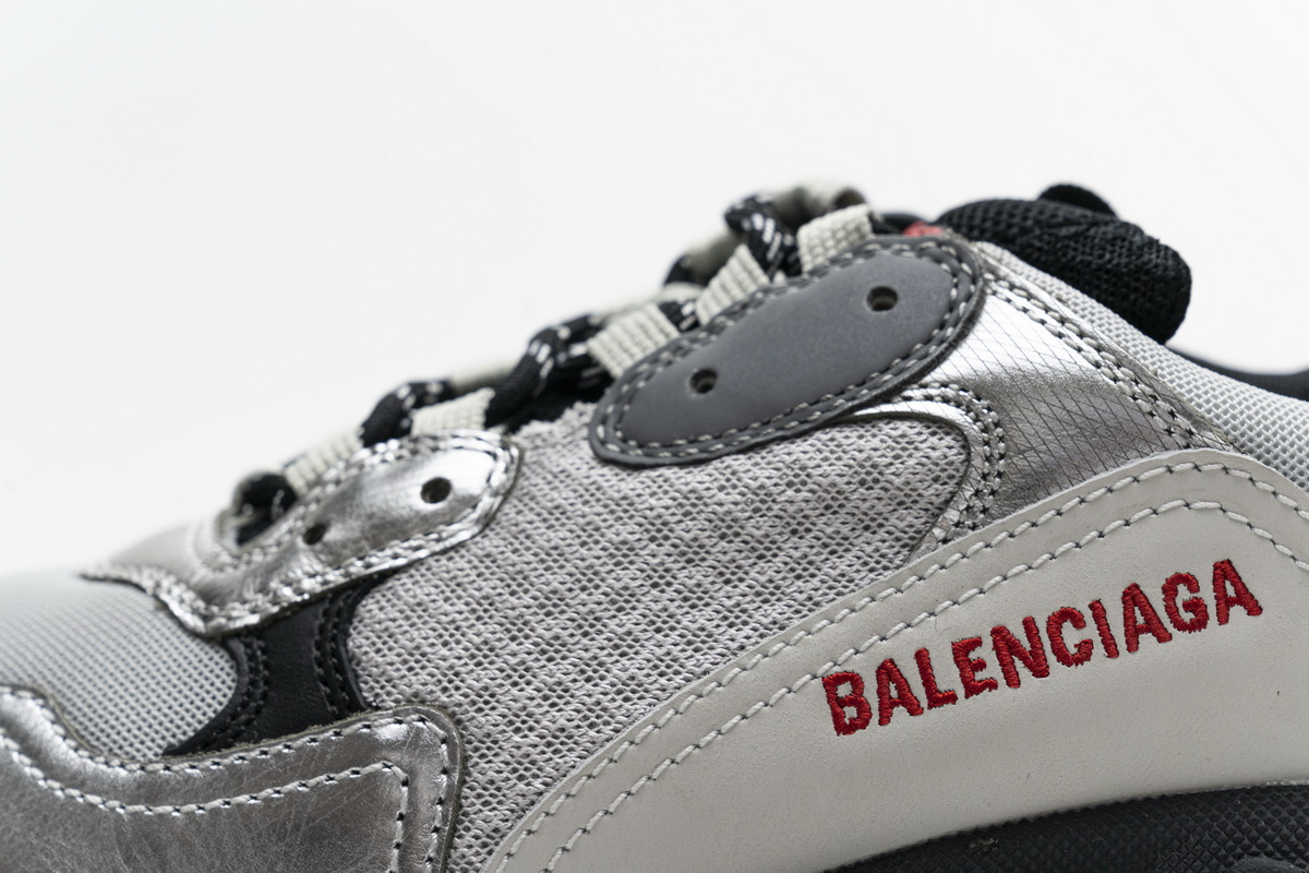 Balenciaga Triple S Black Silver 541624 W09E1 7320 - Sleek and Stylish Sneakers Balenciaga Triple S Black Silver 541624 W09E1 7320 - Sleek and Stylish Sneakers