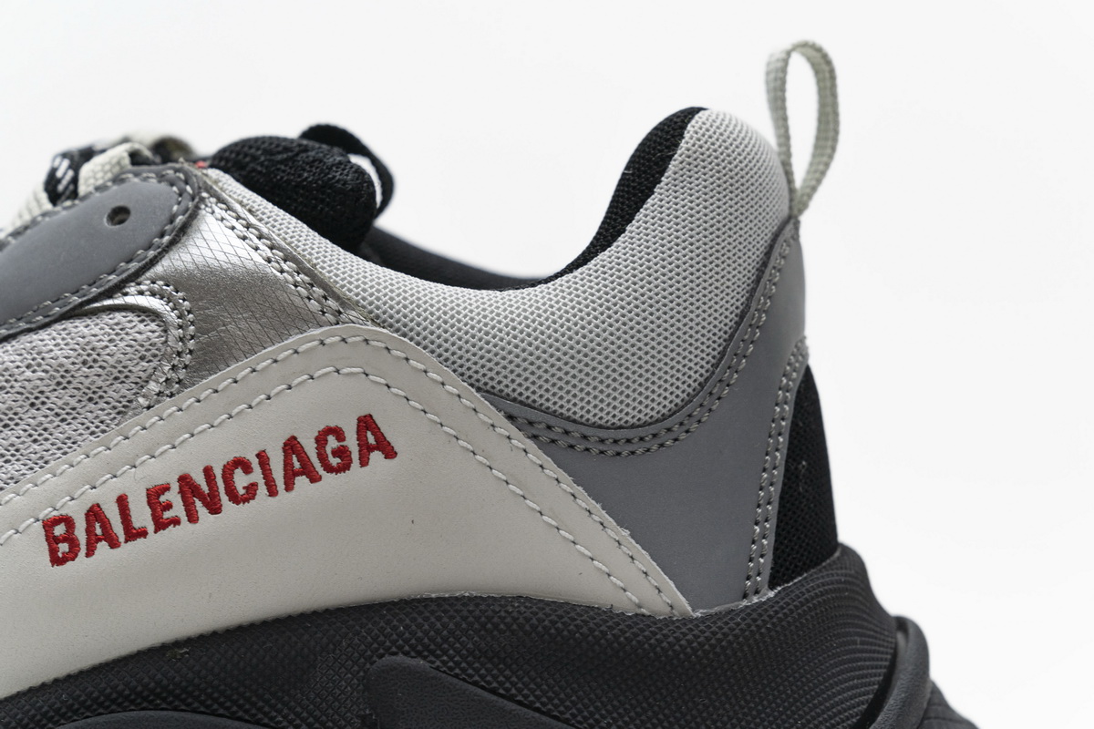 Balenciaga Triple S Black Silver 541624 W09E1 7320 - Sleek and Stylish Sneakers Balenciaga Triple S Black Silver 541624 W09E1 7320 - Sleek and Stylish Sneakers