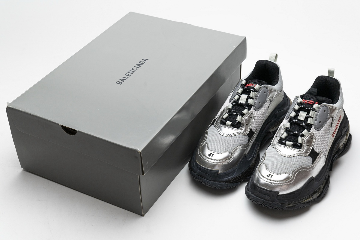 Balenciaga Triple S Black Silver 541624 W09E1 7320 - Sleek and Stylish Sneakers Balenciaga Triple S Black Silver 541624 W09E1 7320 - Sleek and Stylish Sneakers
