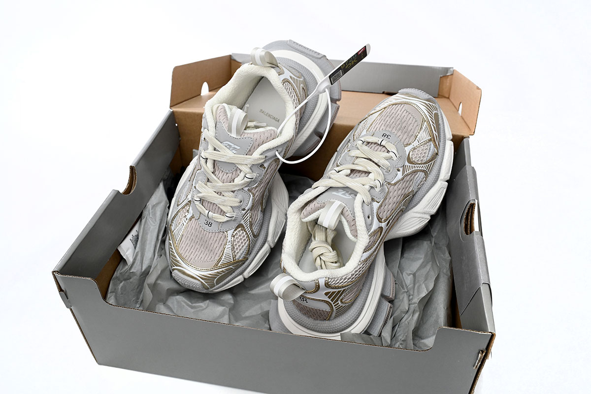 Balenciaga 3XL Rose Gold 734733 W1RB6 0208 - Luxurious Statement Timepiece Balenciaga 3XL Rose Gold 734733 W1RB6 0208 - Luxurious Statement Timepiece