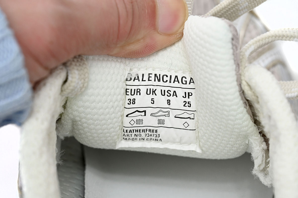 Balenciaga 3XL Rose Gold 734733 W1RB6 0208 - Luxurious Statement Timepiece Balenciaga 3XL Rose Gold 734733 W1RB6 0208 - Luxurious Statement Timepiece