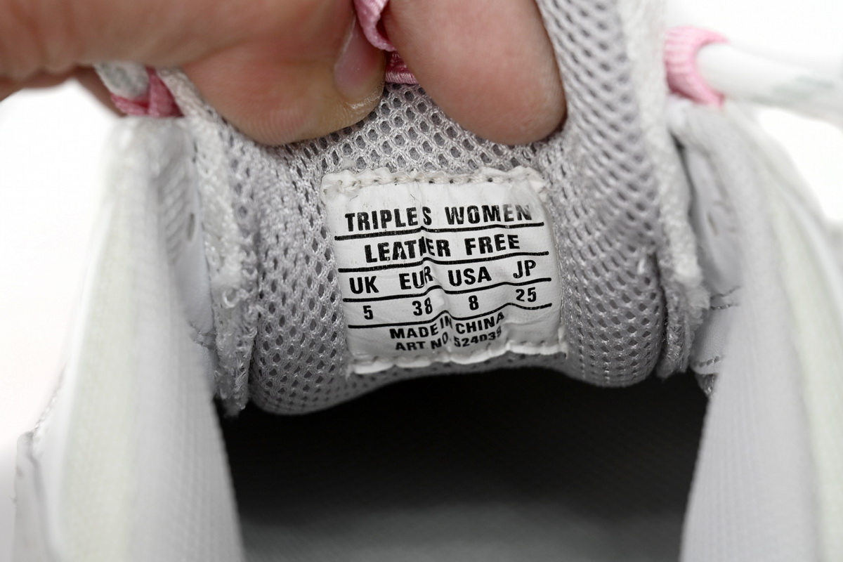 Balenciaga Triple S White Yellow 524039 W2FW4 7541 - Trendy Sneakers for Stylish Fashionistas Balenciaga Triple S White Yellow 524039 W2FW4 7541 - Trendy Sneakers for Stylish Fashionistas