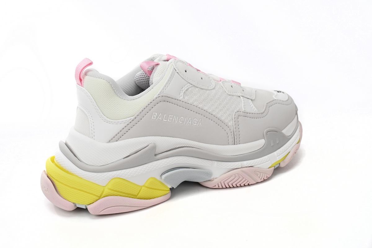 Balenciaga Triple S White Yellow 524039 W2FW4 7541 - Trendy Sneakers for Stylish Fashionistas Balenciaga Triple S White Yellow 524039 W2FW4 7541 - Trendy Sneakers for Stylish Fashionistas