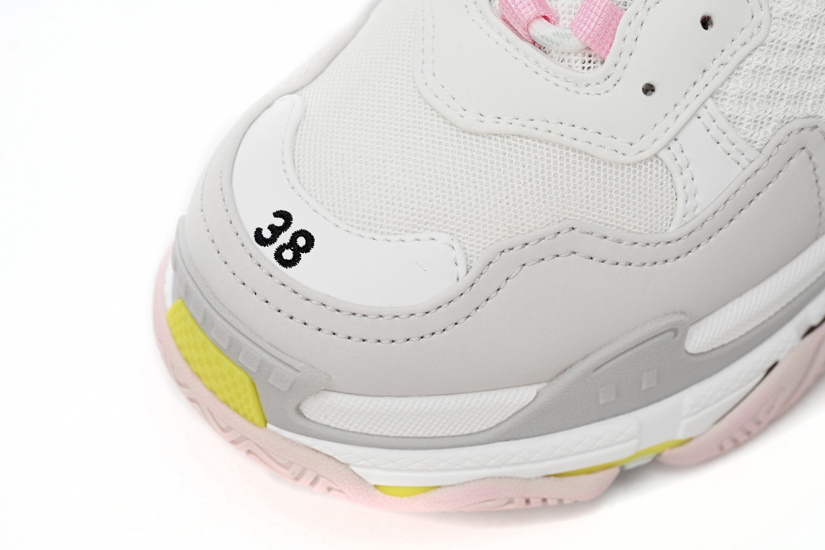 Balenciaga Triple S White Yellow 524039 W2FW4 7541 - Trendy Sneakers for Stylish Fashionistas Balenciaga Triple S White Yellow 524039 W2FW4 7541 - Trendy Sneakers for Stylish Fashionistas