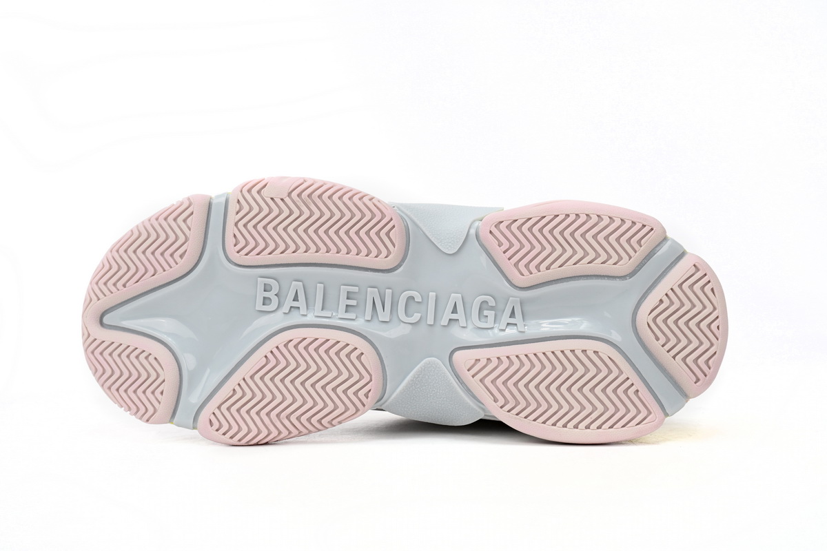 Balenciaga Triple S White Yellow 524039 W2FW4 7541 - Trendy Sneakers for Stylish Fashionistas Balenciaga Triple S White Yellow 524039 W2FW4 7541 - Trendy Sneakers for Stylish Fashionistas