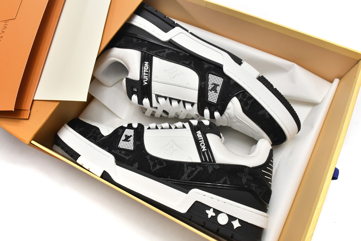 Louis Vuitton Trainer Black & White VL1202: Iconic Style with Timeless Sophistication Louis Vuitton Trainer Black & White VL1202: Iconic Style with Timeless Sophistication