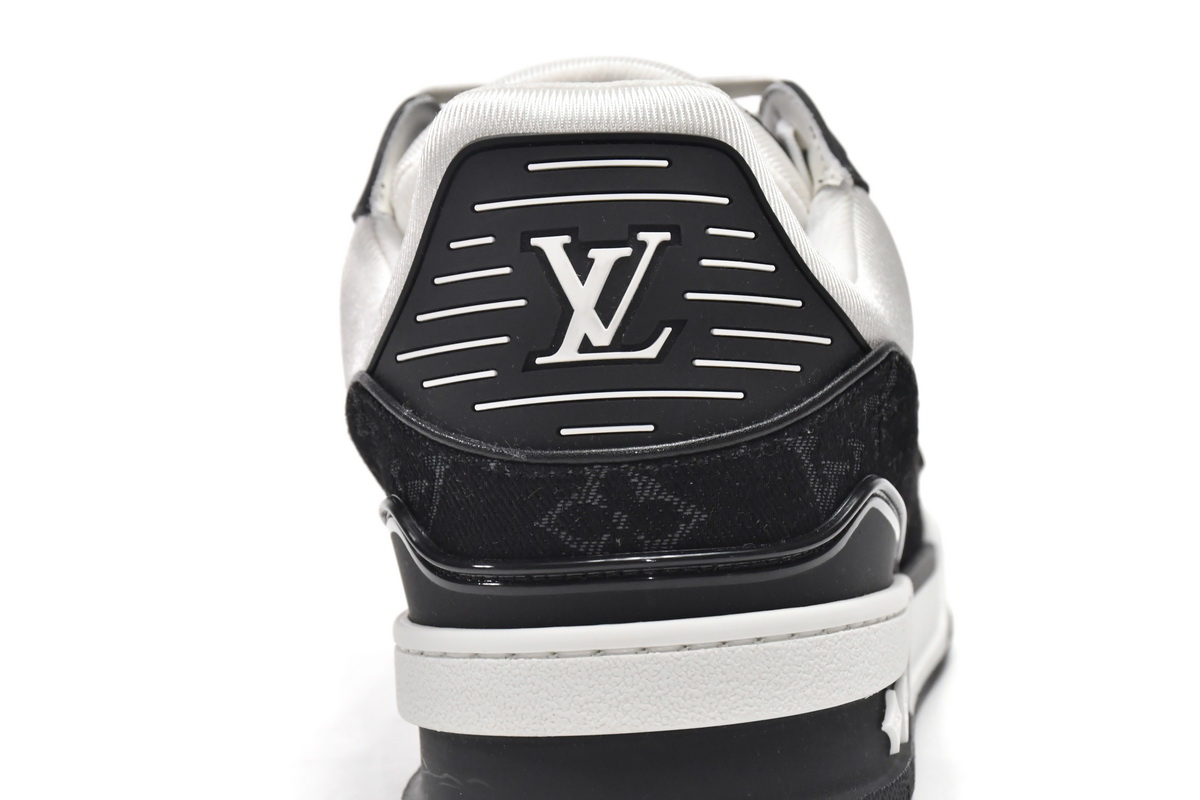 Louis Vuitton Trainer Black & White VL1202: Iconic Style with Timeless Sophistication Louis Vuitton Trainer Black & White VL1202: Iconic Style with Timeless Sophistication