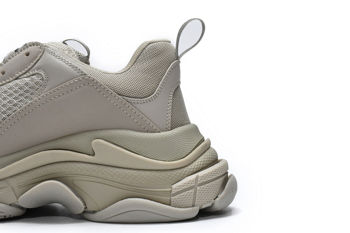 Balenciaga Triple S Rice Ash 534737 W2FW1 9700 - Exclusive Stylish Sneakers Balenciaga Triple S Rice Ash 534737 W2FW1 9700 - Exclusive Stylish Sneakers