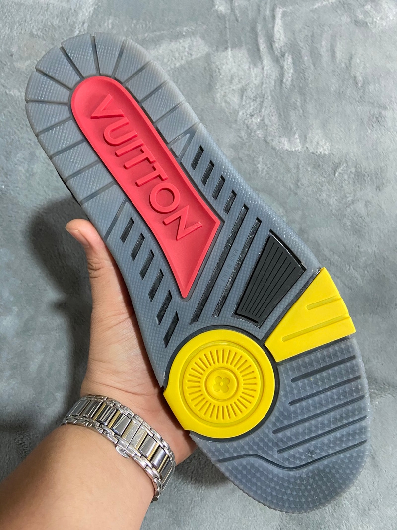 Louis Vuitton Trainer Black Litchi Pattern FD0226 - Stylish Luxury Footwear Louis Vuitton Trainer Black Litchi Pattern FD0226 - Stylish Luxury Footwear