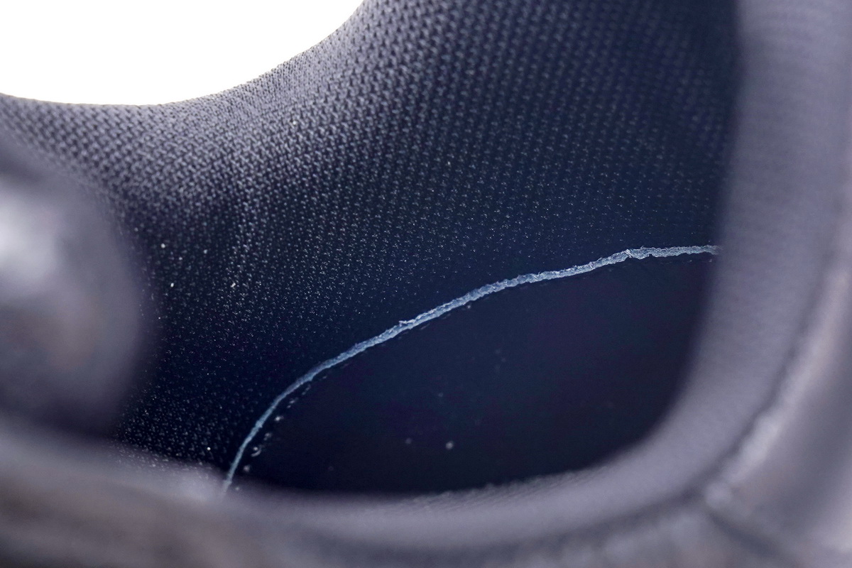 Louis Vuitton Trainer Black Litchi Pattern FD0226 - Stylish Luxury Footwear Louis Vuitton Trainer Black Litchi Pattern FD0226 - Stylish Luxury Footwear