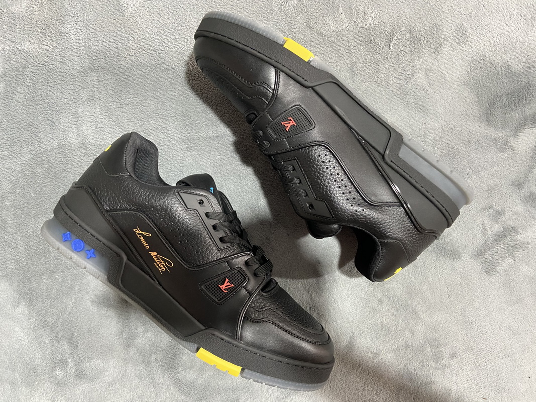 Louis Vuitton Trainer Black Litchi Pattern FD0226 - Stylish Luxury Footwear Louis Vuitton Trainer Black Litchi Pattern FD0226 - Stylish Luxury Footwear