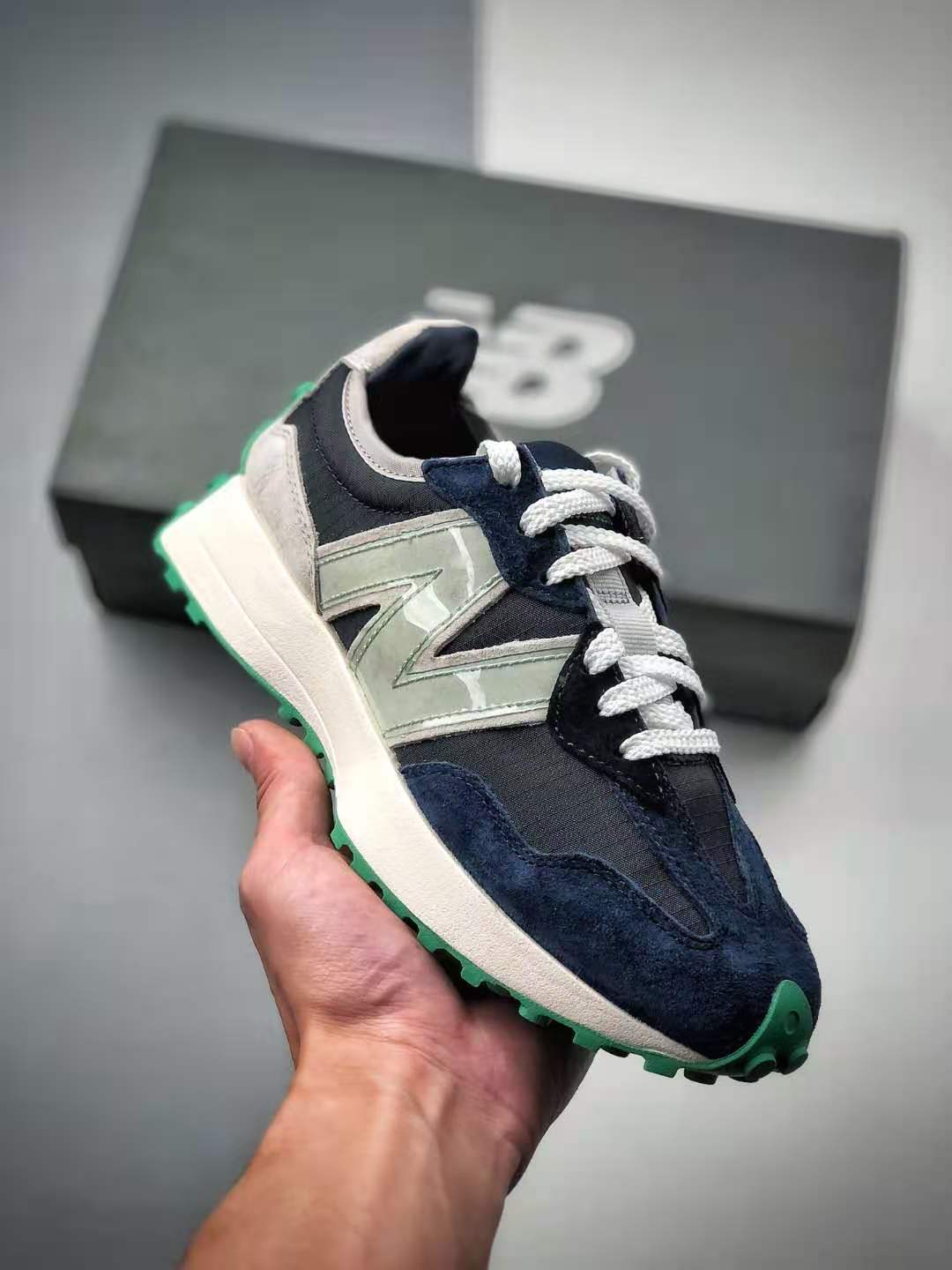 New Balance PSNY x 327 'We Need Leaders' MS327WNL - Limited Edition Sneakers New Balance PSNY x 327 'We Need Leaders' MS327WNL - Limited Edition Sneakers