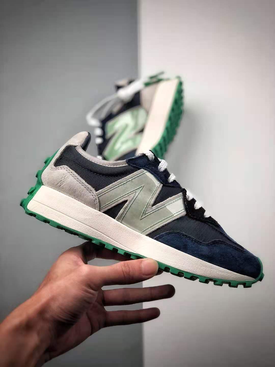 New Balance PSNY x 327 'We Need Leaders' MS327WNL - Limited Edition Sneakers New Balance PSNY x 327 'We Need Leaders' MS327WNL - Limited Edition Sneakers