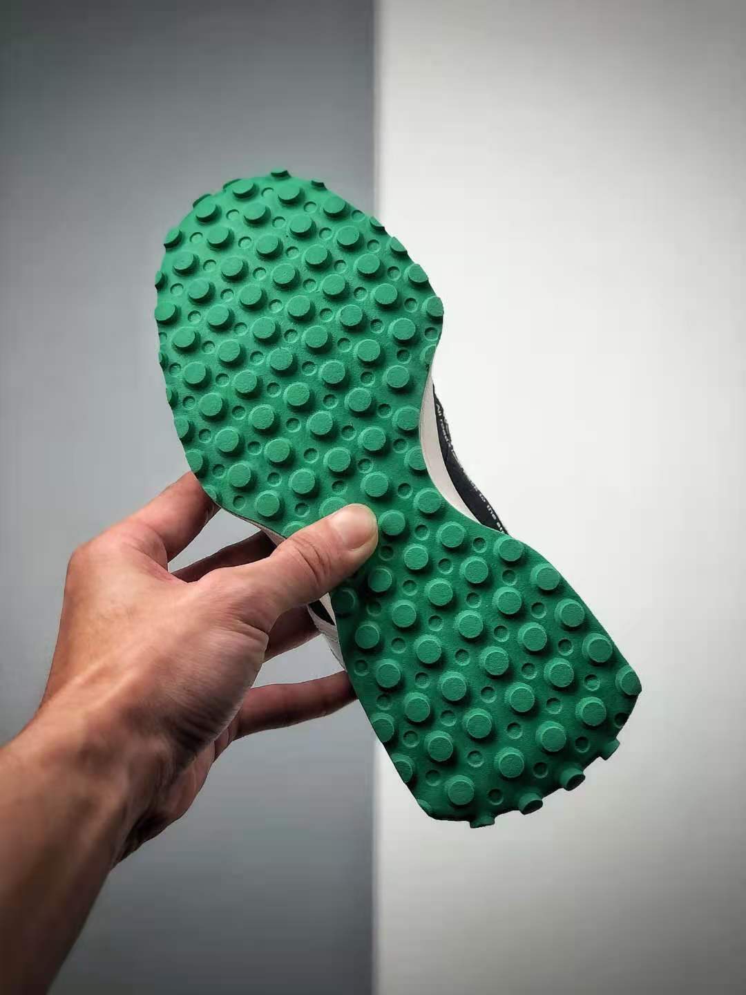 New Balance PSNY x 327 'We Need Leaders' MS327WNL - Limited Edition Sneakers New Balance PSNY x 327 'We Need Leaders' MS327WNL - Limited Edition Sneakers