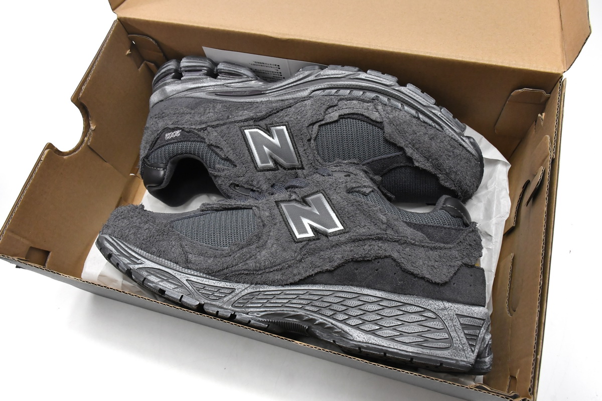 New Balance 2002R Protection Pack Phantom - Shop Now! New Balance 2002R Protection Pack Phantom - Shop Now!