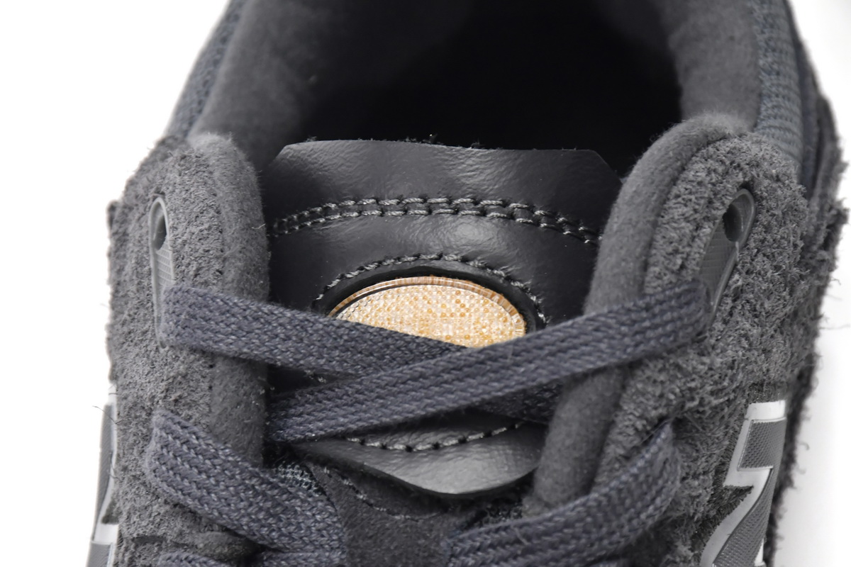 New Balance 2002R Protection Pack Phantom - Shop Now! New Balance 2002R Protection Pack Phantom - Shop Now!