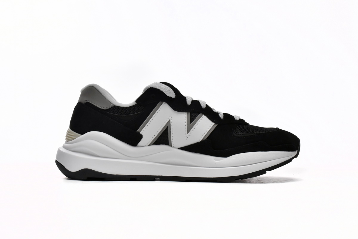 New Balance 57/40 'Black White' M5740CB - Stylish and Versatile Sneakers New Balance 57/40 'Black White' M5740CB - Stylish and Versatile Sneakers