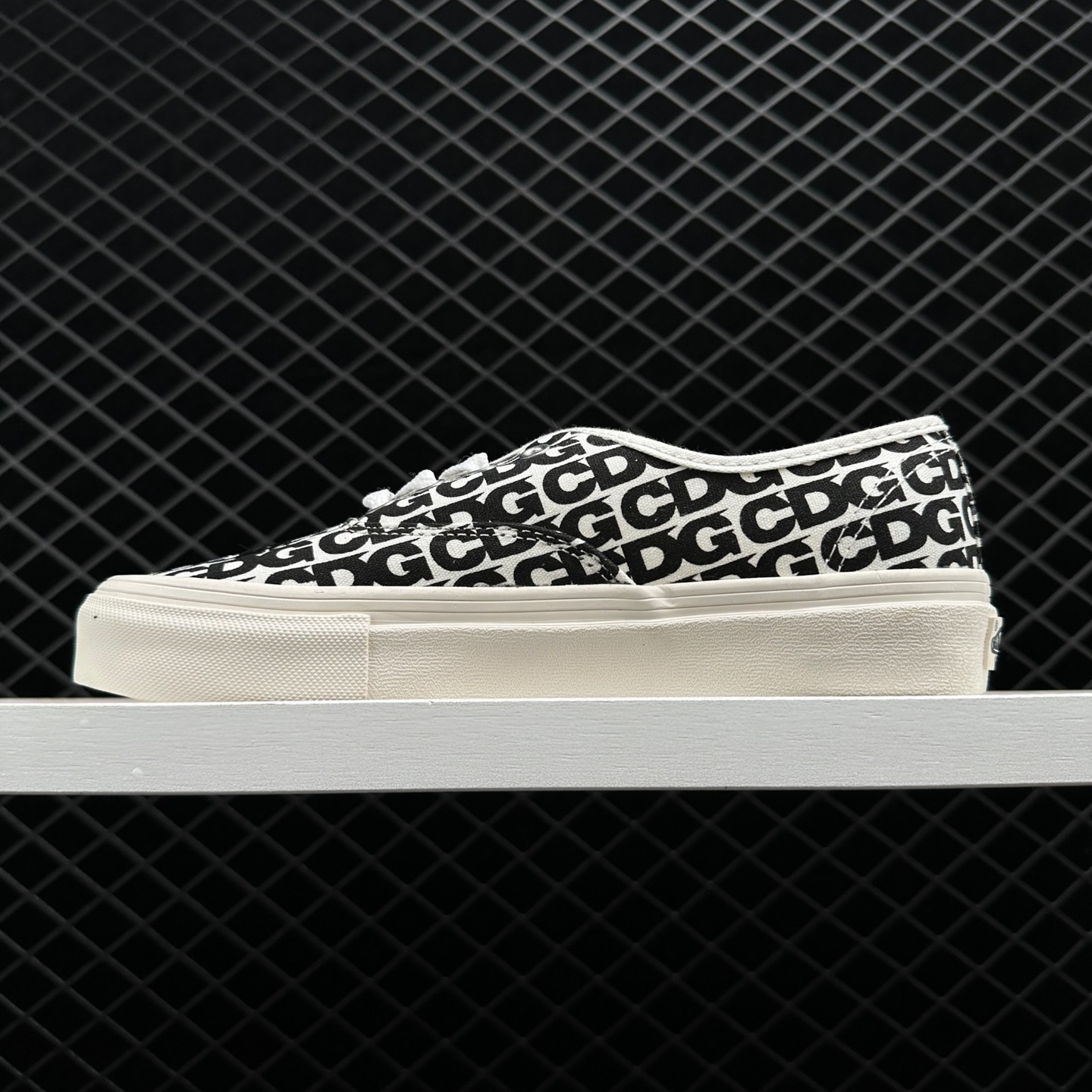 Vans Comme des x Authentic 'CDG' VN0A33TASHM - Stylish Collaboration Sneakers Vans Comme des x Authentic 'CDG' VN0A33TASHM - Stylish Collaboration Sneakers