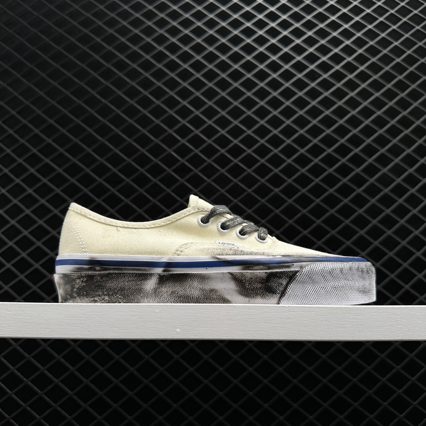 Vans OG Authentic LX 'Stressed - Classic White' VN0A5FBD2VZ – Authentic Stressed Style for Sneaker Lovers Vans OG Authentic LX 'Stressed - Classic White' VN0A5FBD2VZ – Authentic Stressed Style for Sneaker Lovers