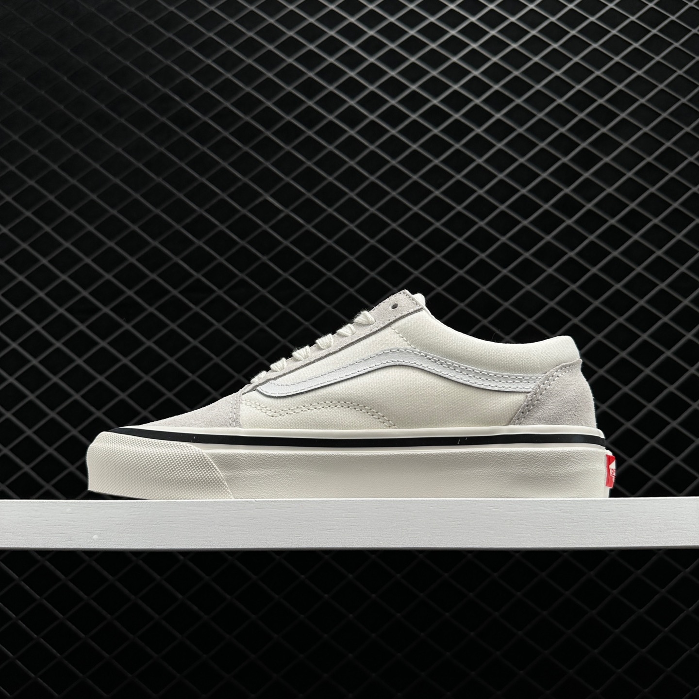 Vans Old Skool 36 DX 'Anaheim Factory' White VN0A38G2MR4 - Authentic Retro Sneakers Vans Old Skool 36 DX 'Anaheim Factory' White VN0A38G2MR4 - Authentic Retro Sneakers