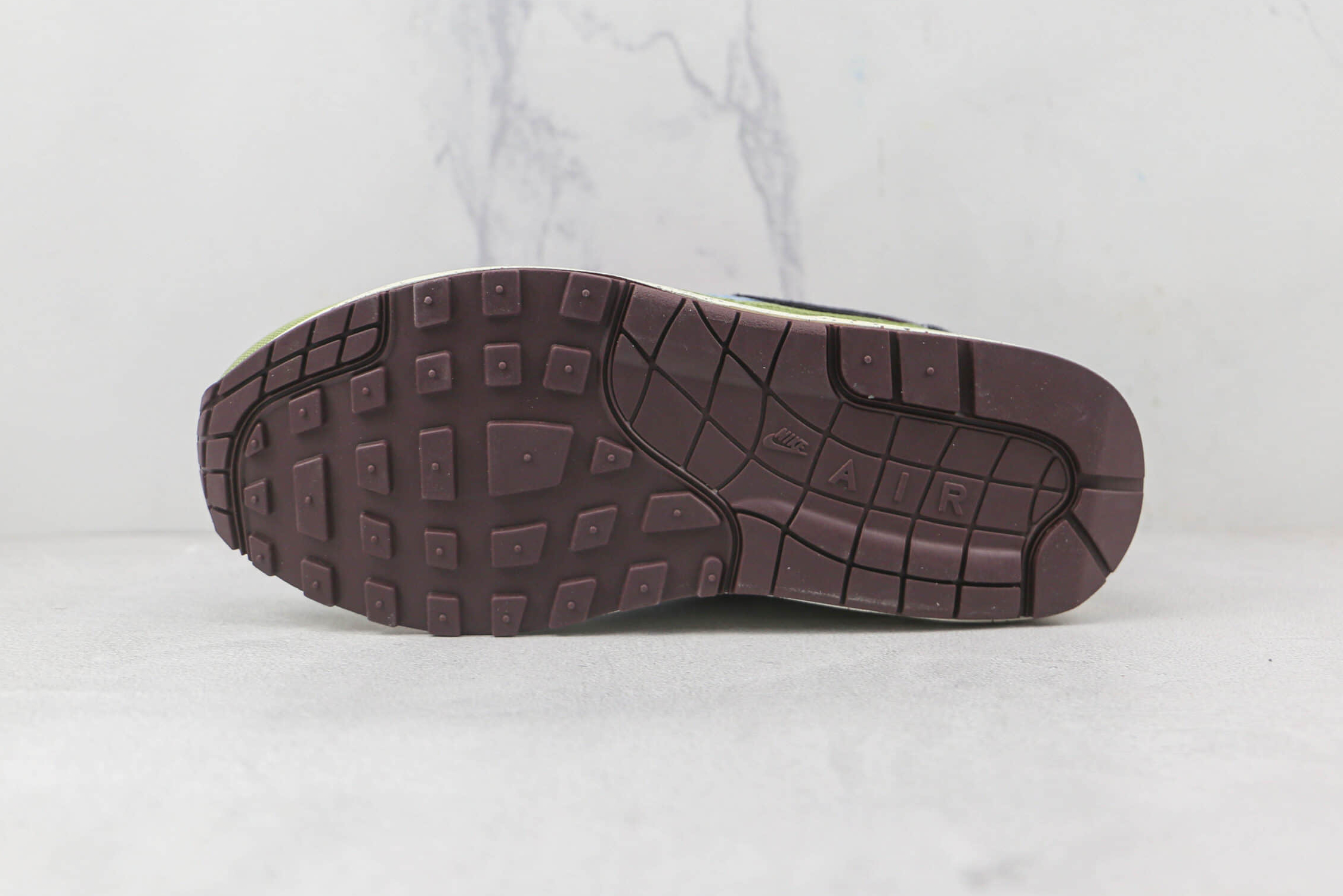 Nike Concepts x Air Max 1 SP 'Mellow' DN1803-300: Exclusive Collaboration for Supreme Comfort and Style. Nike Concepts x Air Max 1 SP 'Mellow' DN1803-300: Exclusive Collaboration for Supreme Comfort and Style.