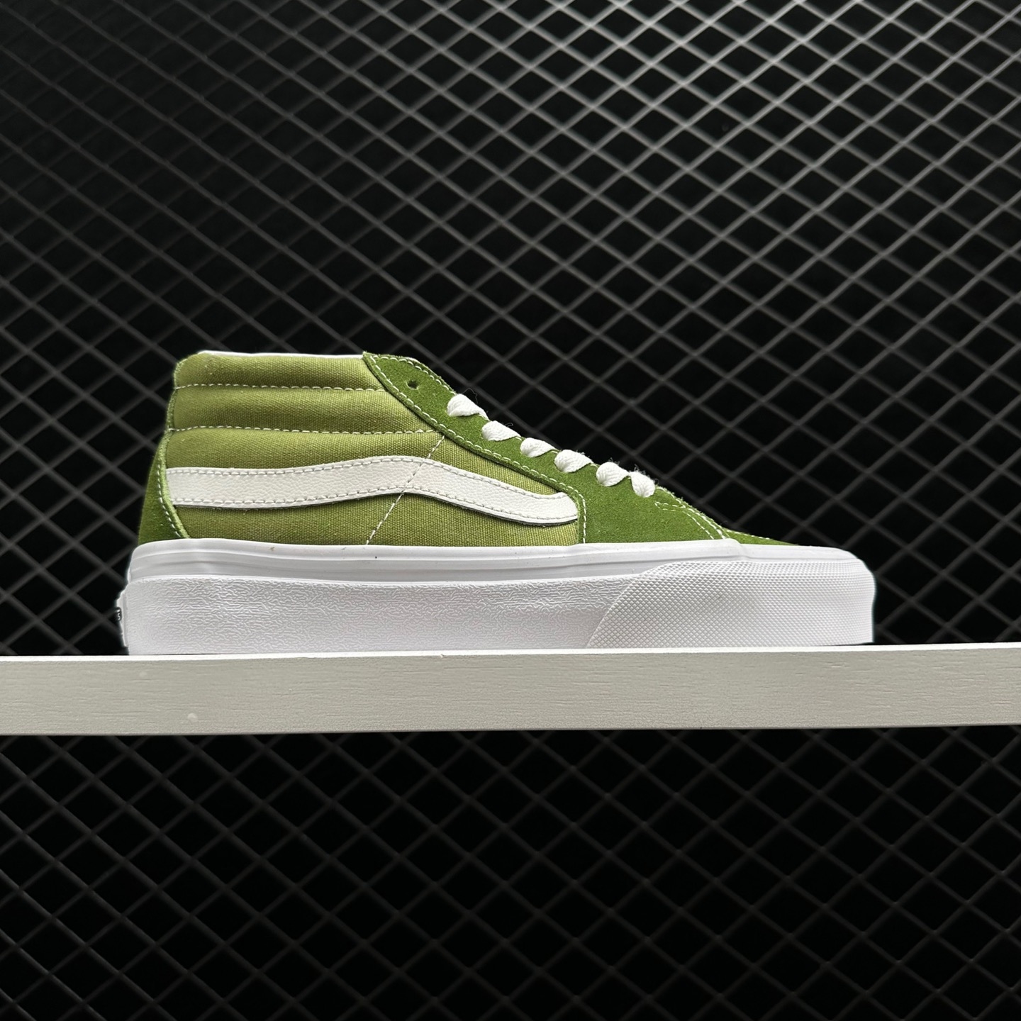 Vans Sk8 Mid Green Unisex Army Green VN0A3WM3609 - Stylish & Versatile Footwear Vans Sk8 Mid Green Unisex Army Green VN0A3WM3609 - Stylish & Versatile Footwear