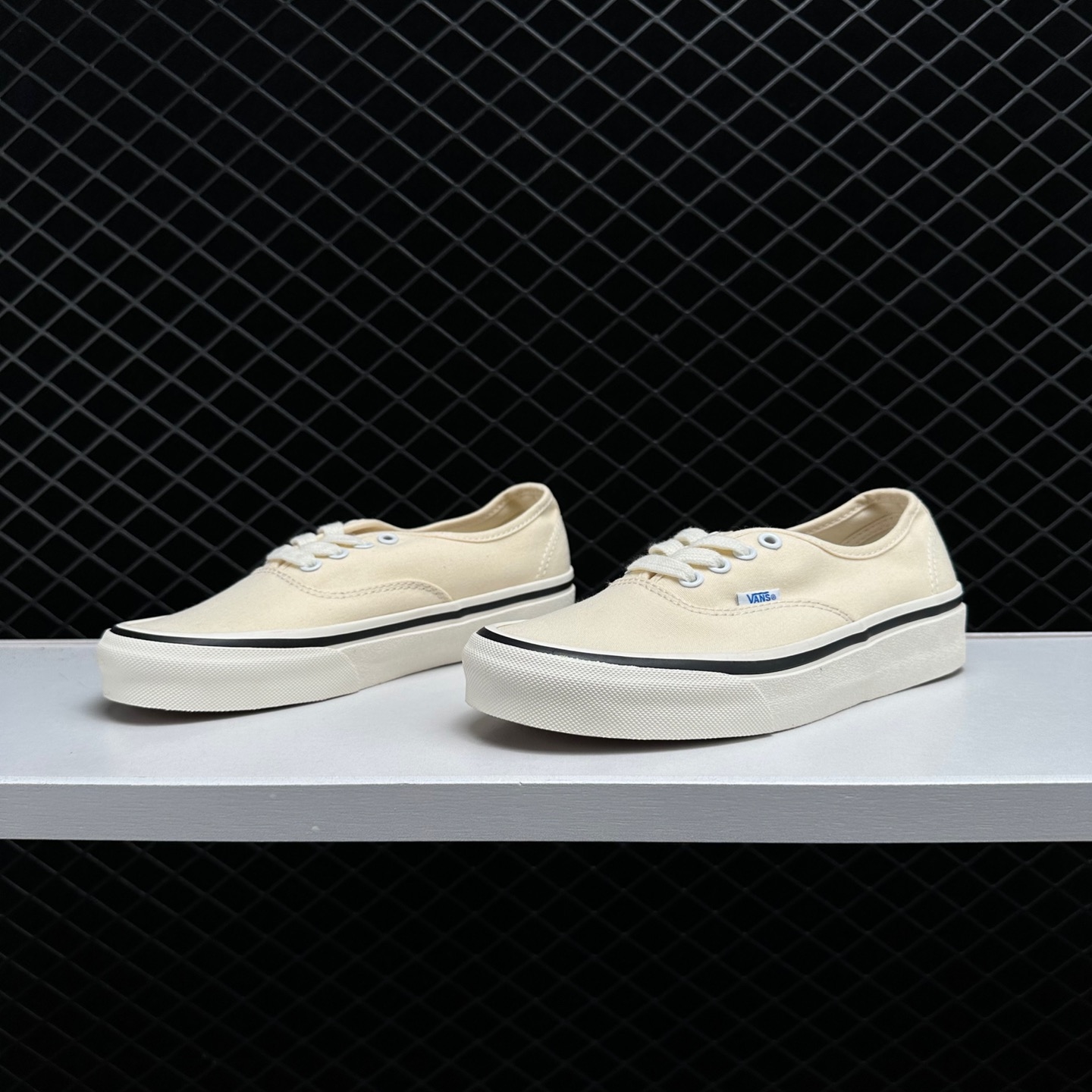 Anaheim Factory x Vans Authentic 44 DX White - Sleek and Classic Footwear for Every Wardrobe Anaheim Factory x Vans Authentic 44 DX White - Sleek and Classic Footwear for Every Wardrobe