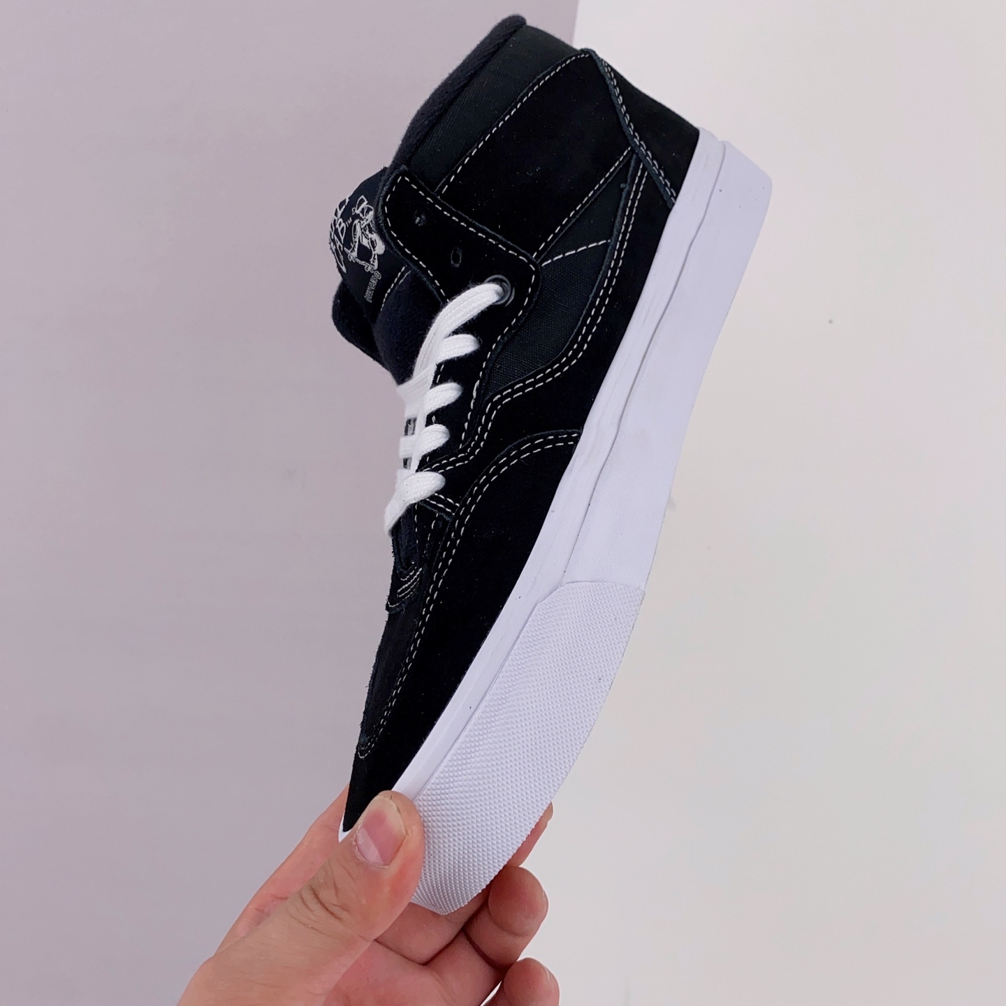 Vans Skate Half Cab Black White VN0A5FCDY28: Classic Style and Superior Performance Vans Skate Half Cab Black White VN0A5FCDY28: Classic Style and Superior Performance