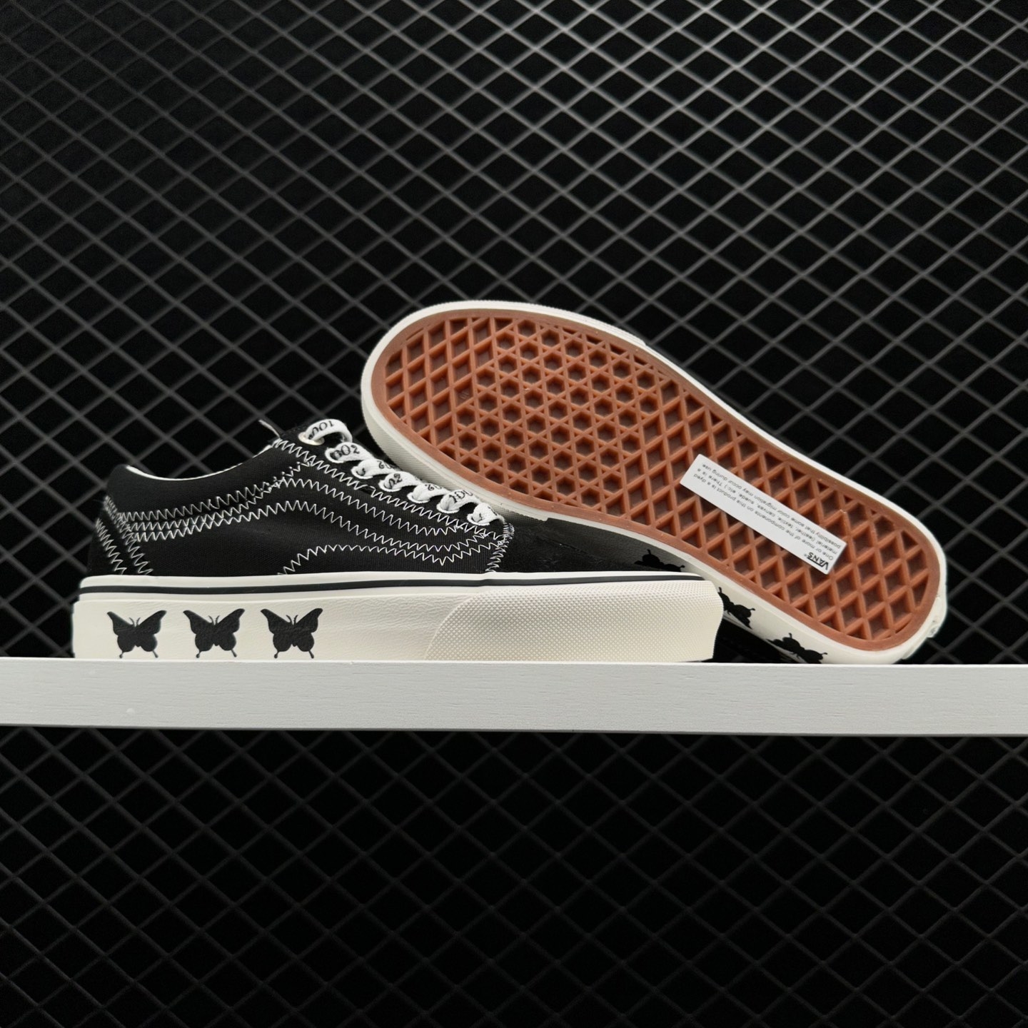 Vans Sandy Liang x Old Skool 'Delancey' VN0A4U3BXF5 - Trendy Collaboration for Fashion Forward Sneaker Lovers! Vans Sandy Liang x Old Skool 'Delancey' VN0A4U3BXF5 - Trendy Collaboration for Fashion Forward Sneaker Lovers!