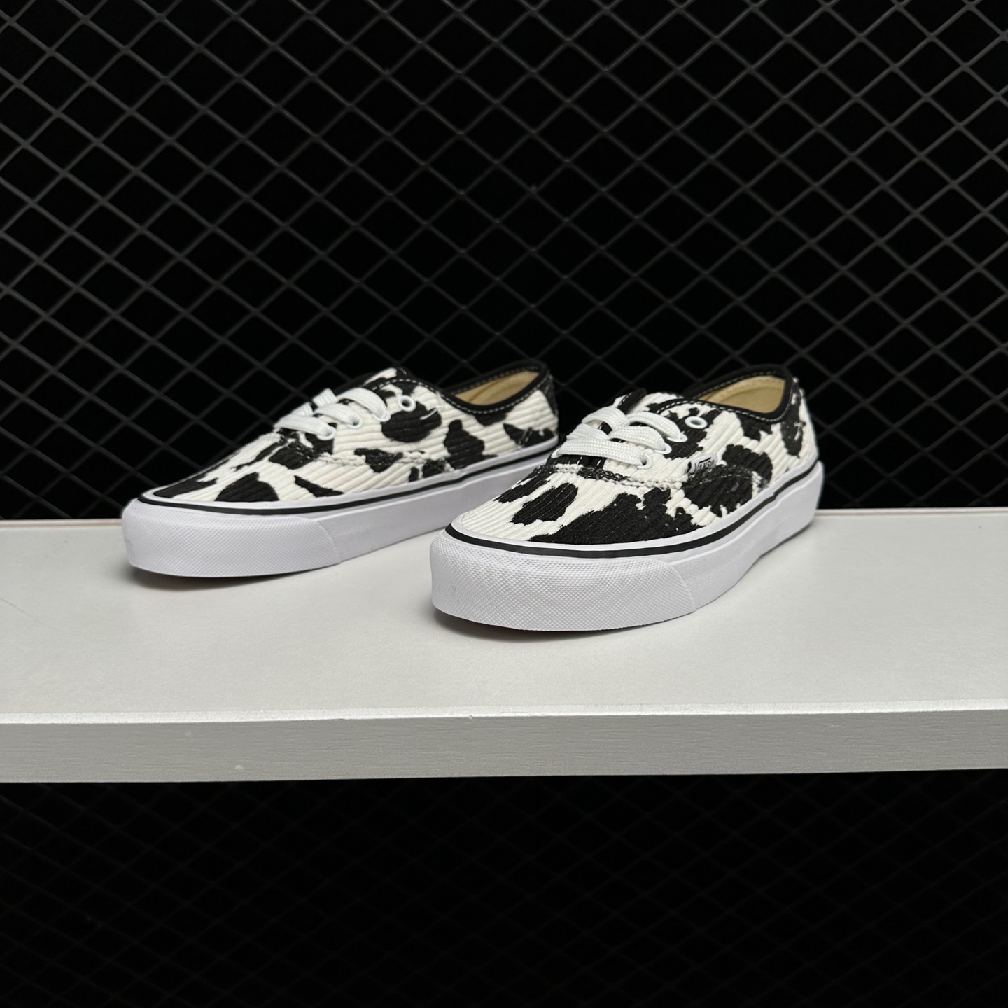 Vans Unisex Authentic 44 DX Sneakers Black White - Stylish and Iconic Footwear Vans Unisex Authentic 44 DX Sneakers Black White - Stylish and Iconic Footwear