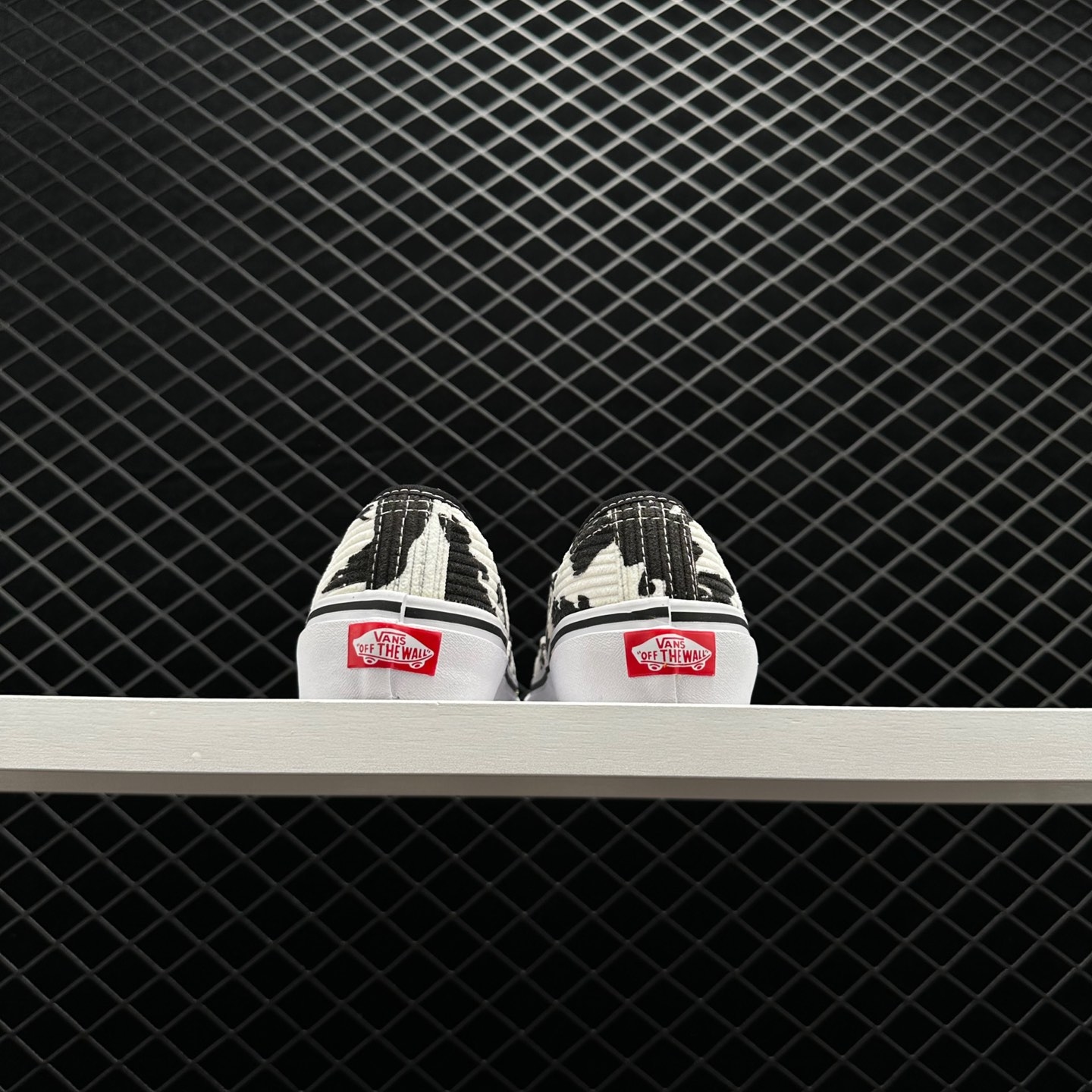 Vans Unisex Authentic 44 DX Sneakers Black White - Stylish and Iconic Footwear Vans Unisex Authentic 44 DX Sneakers Black White - Stylish and Iconic Footwear