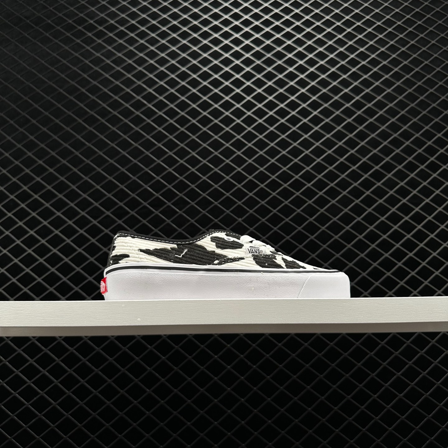 Vans Unisex Authentic 44 DX Sneakers Black White - Stylish and Iconic Footwear Vans Unisex Authentic 44 DX Sneakers Black White - Stylish and Iconic Footwear