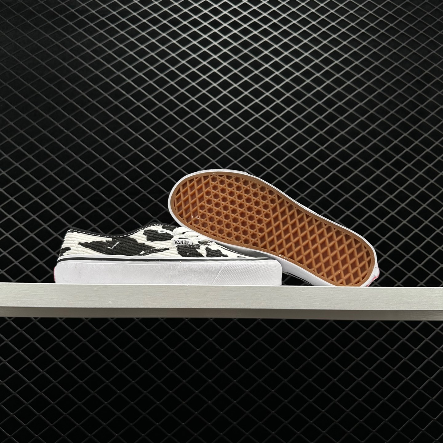 Vans Unisex Authentic 44 DX Sneakers Black White - Stylish and Iconic Footwear Vans Unisex Authentic 44 DX Sneakers Black White - Stylish and Iconic Footwear