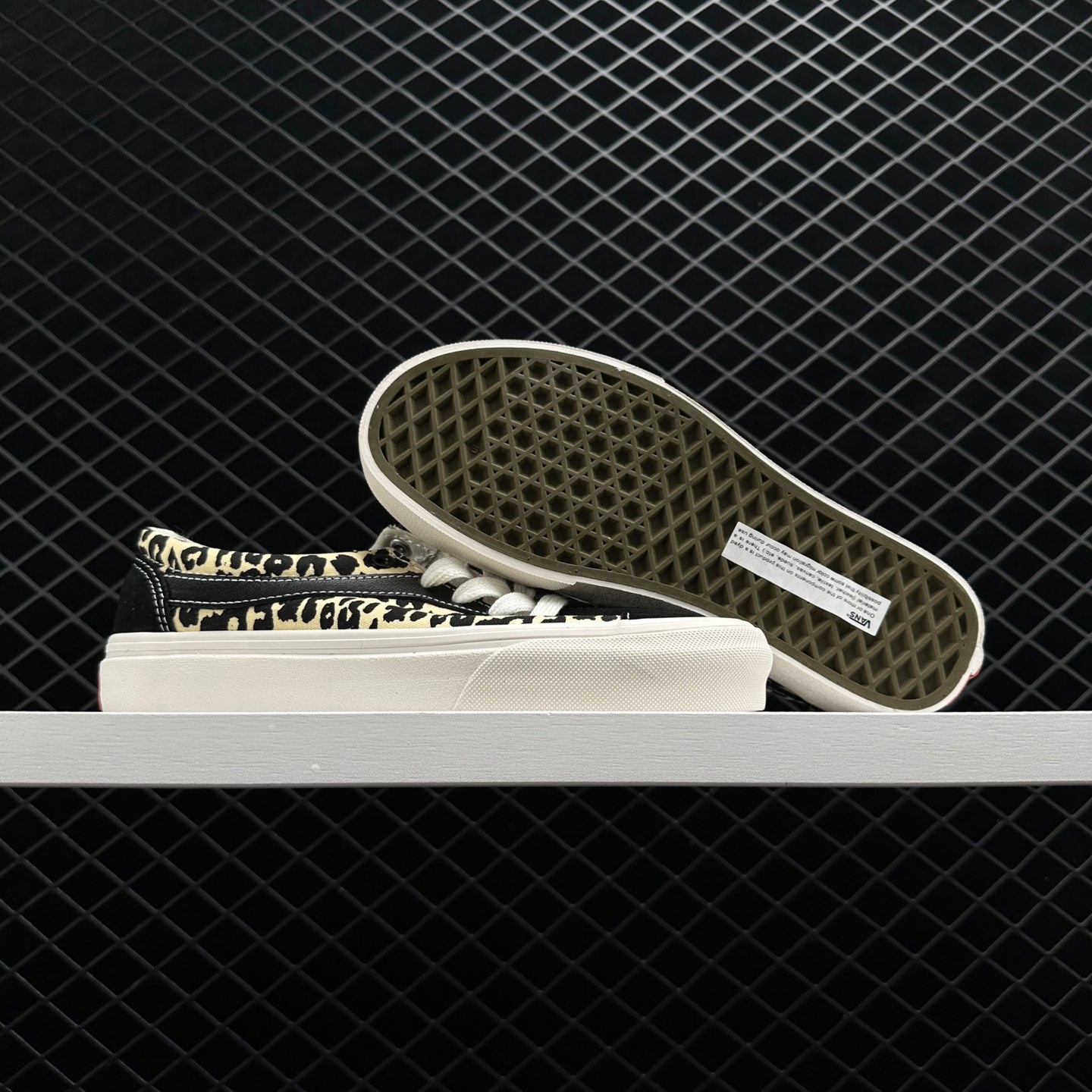 Vans Bold Ni Leopard Black VN0A5DYATYQ - Edgy Style and Animal Print Sophistication! Vans Bold Ni Leopard Black VN0A5DYATYQ - Edgy Style and Animal Print Sophistication!