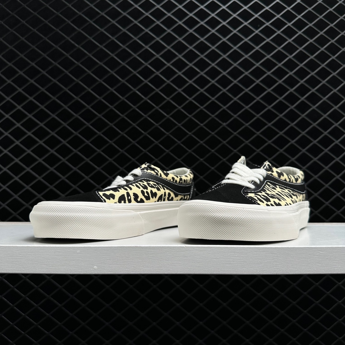 Vans Bold Ni Leopard Black VN0A5DYATYQ - Edgy Style and Animal Print Sophistication! Vans Bold Ni Leopard Black VN0A5DYATYQ - Edgy Style and Animal Print Sophistication!