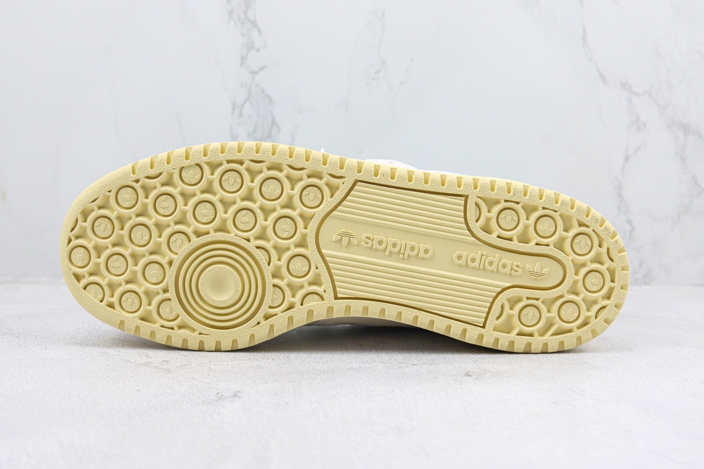 Adidas FORUM 84 Low CL Off White FZ6342 - Trendy Sneakers for Men Adidas FORUM 84 Low CL Off White FZ6342 - Trendy Sneakers for Men